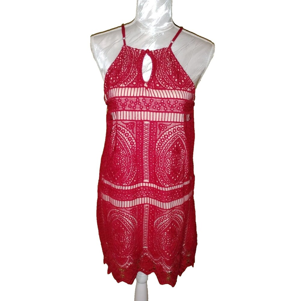 Francesca's Women Red Cocktail Dress S Lined, Lace, Peep hole top, Vampy, Feme
